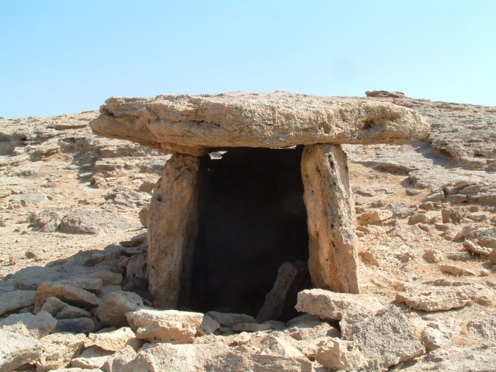 Sitio megalítico en Jordania que muestra monumentos de piedra prehistóricos.