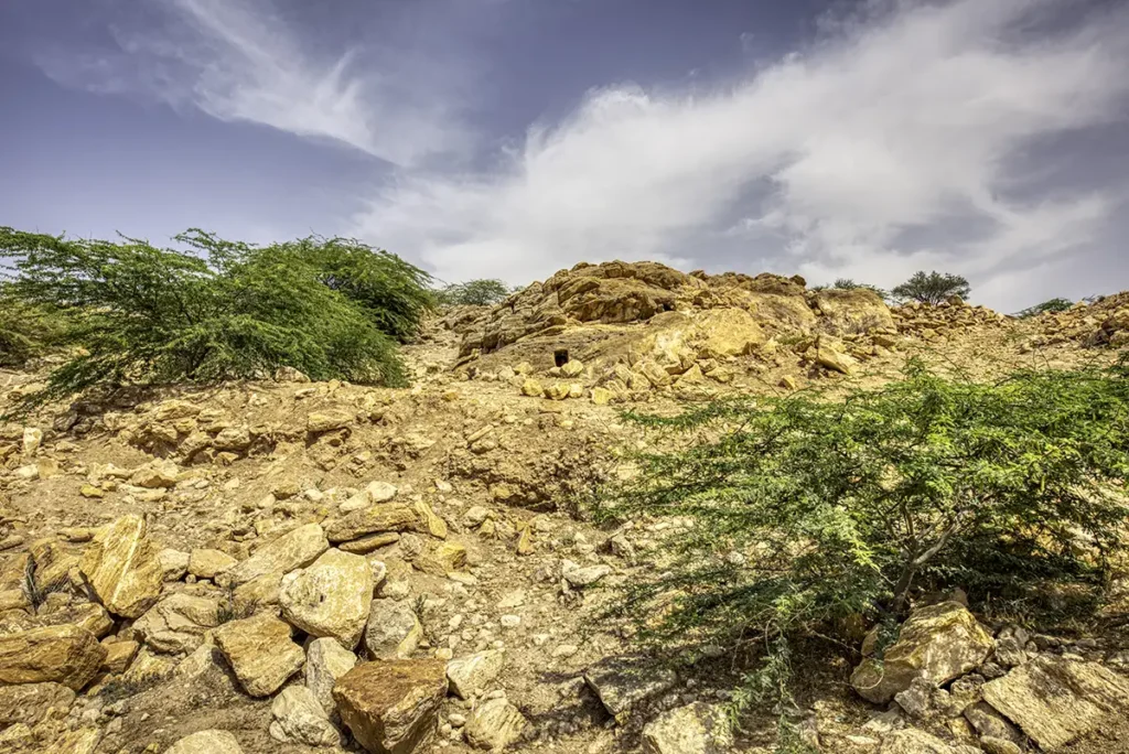 Campo de dólmenes prehistóricos y paisaje arqueológico en Jordania