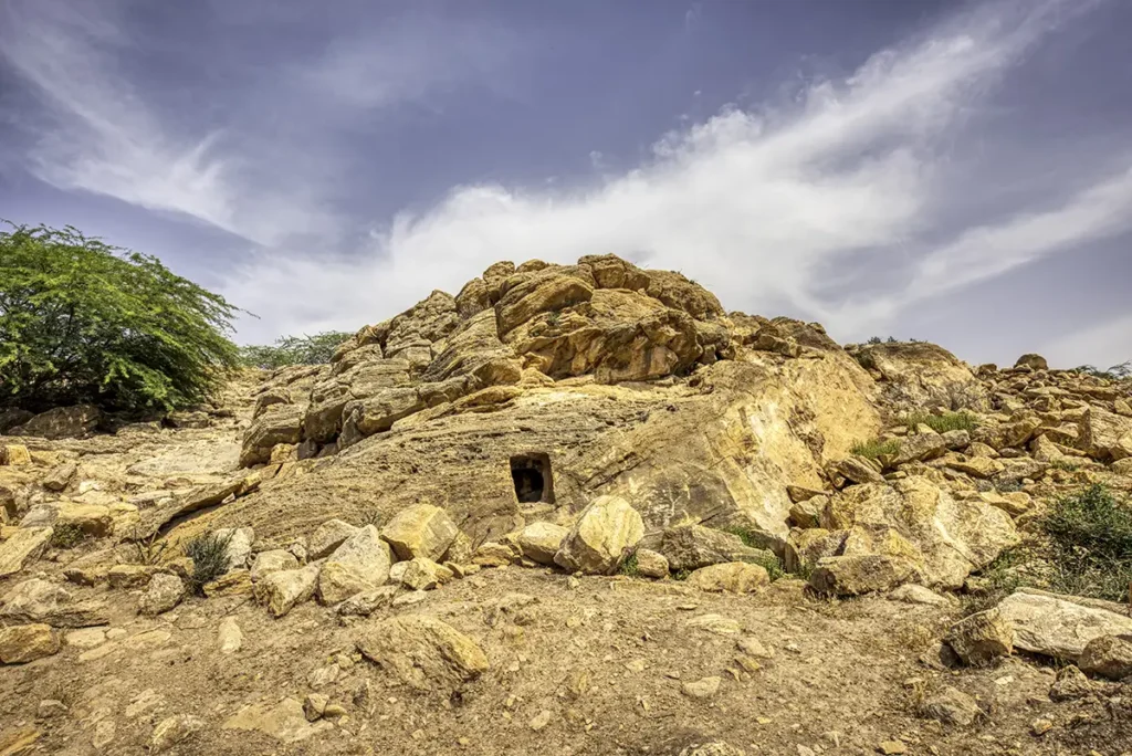 Sitio megalítico en Jordania que muestra monumentos de piedra prehistóricos.
