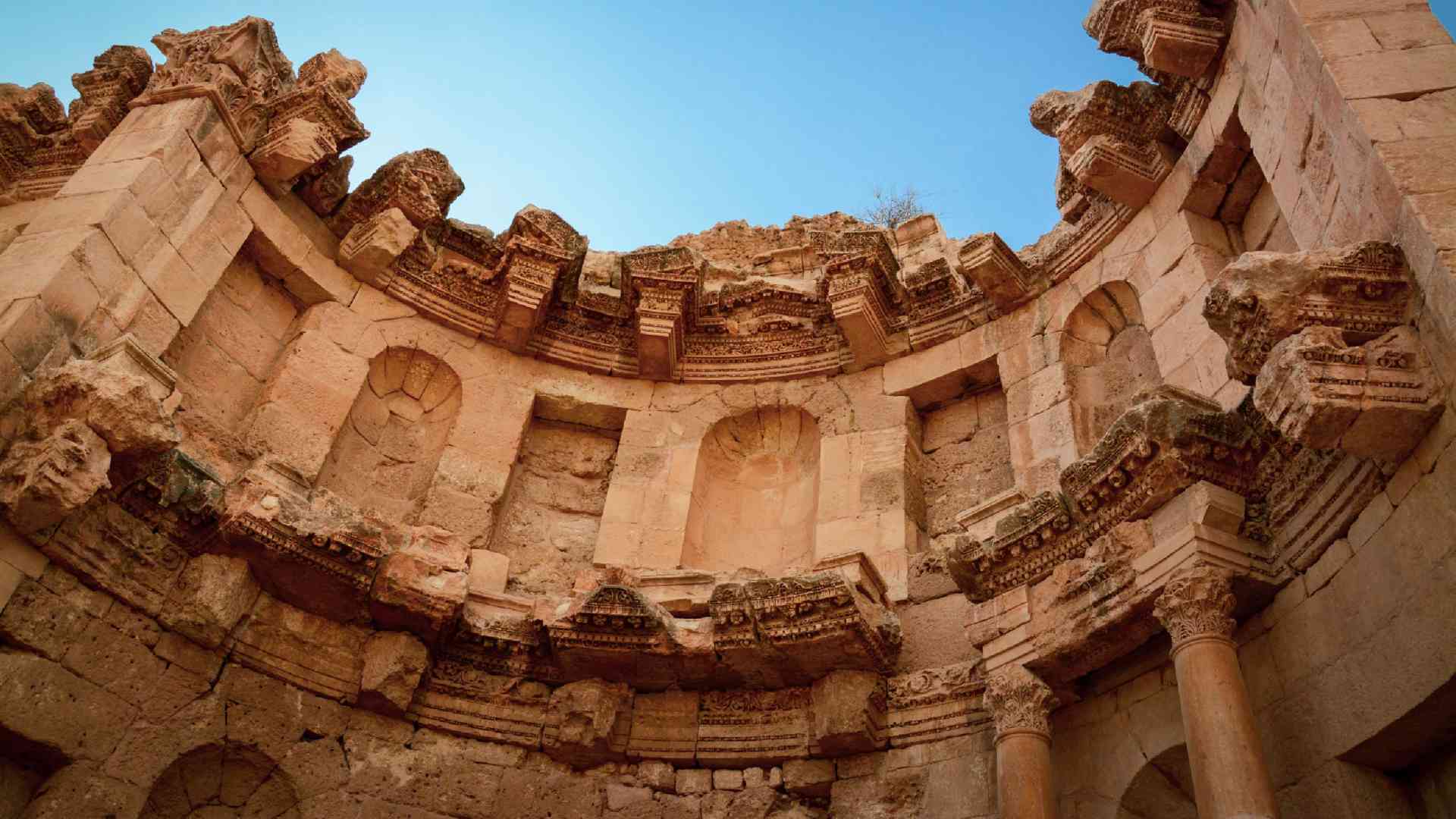 Destino turístico bíblico en Jordania con lugares religiosos históricos.