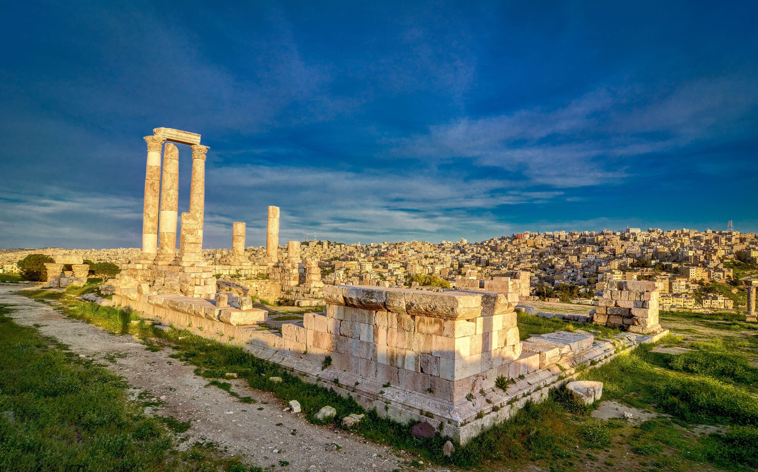 Destino turístico bíblico en Jordania con lugares religiosos históricos.