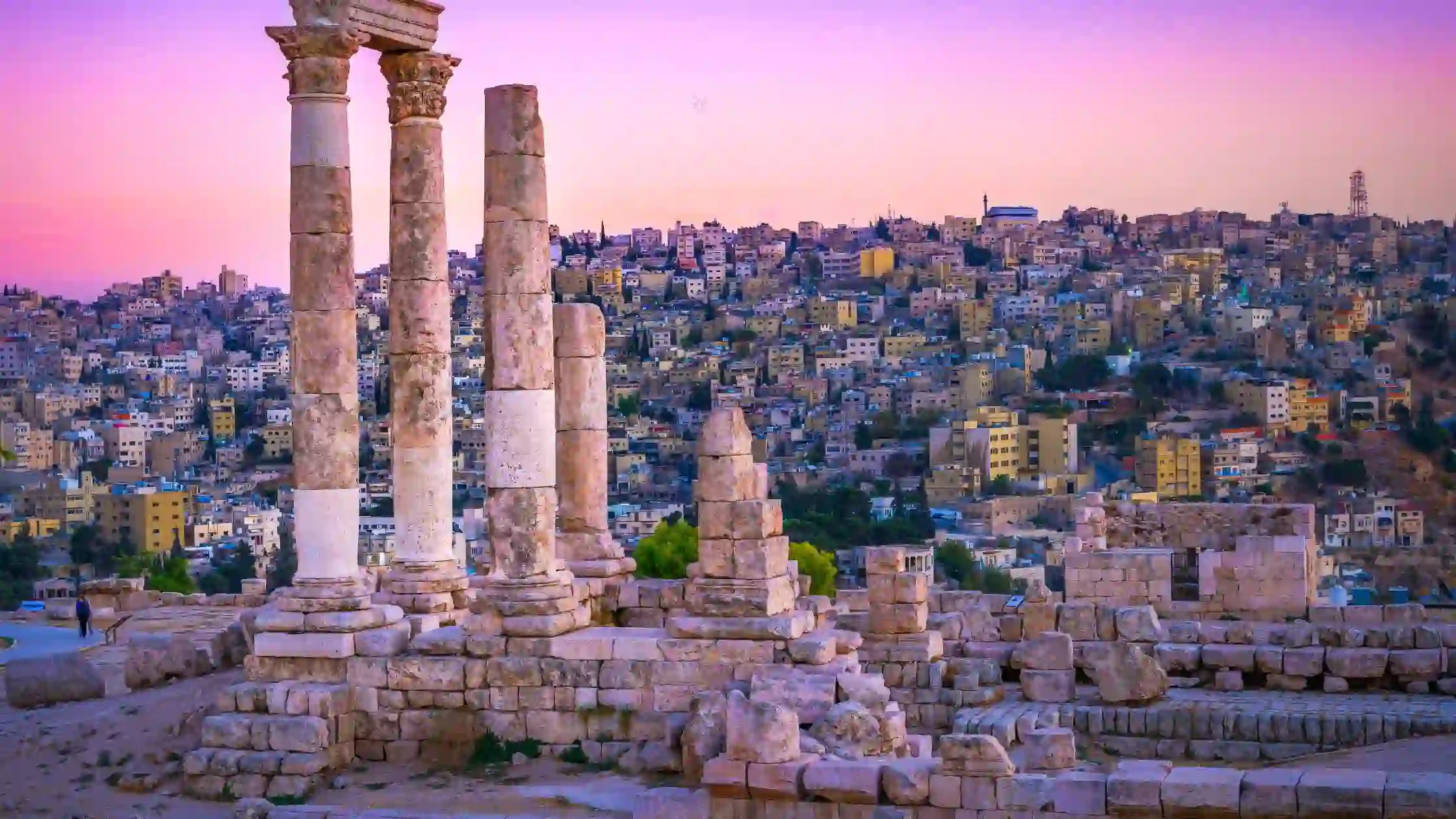 Destino turístico bíblico en Jordania con lugares religiosos históricos.