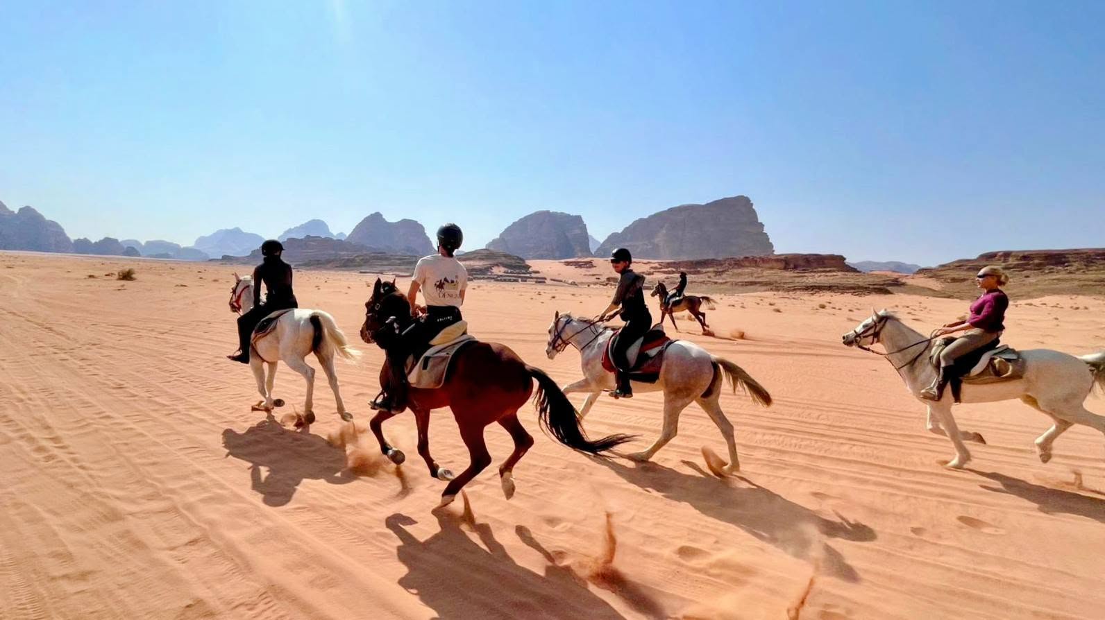 Paseos a caballo en Jordania con paisajes pintorescos y experiencia de viaje ecuestre 15
