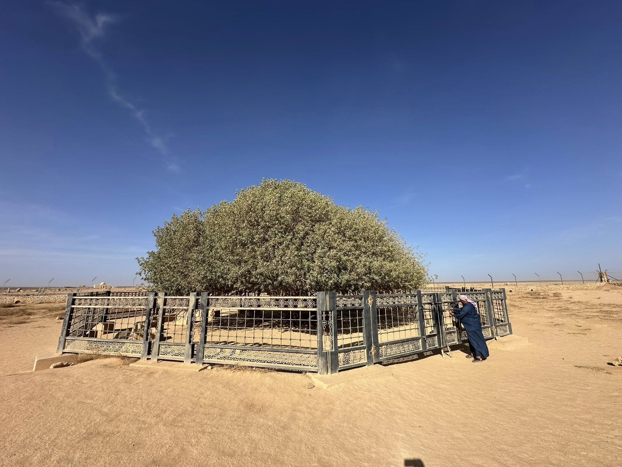 Lugares históricos islámicos en Jordania con paisajes turísticos culturales.