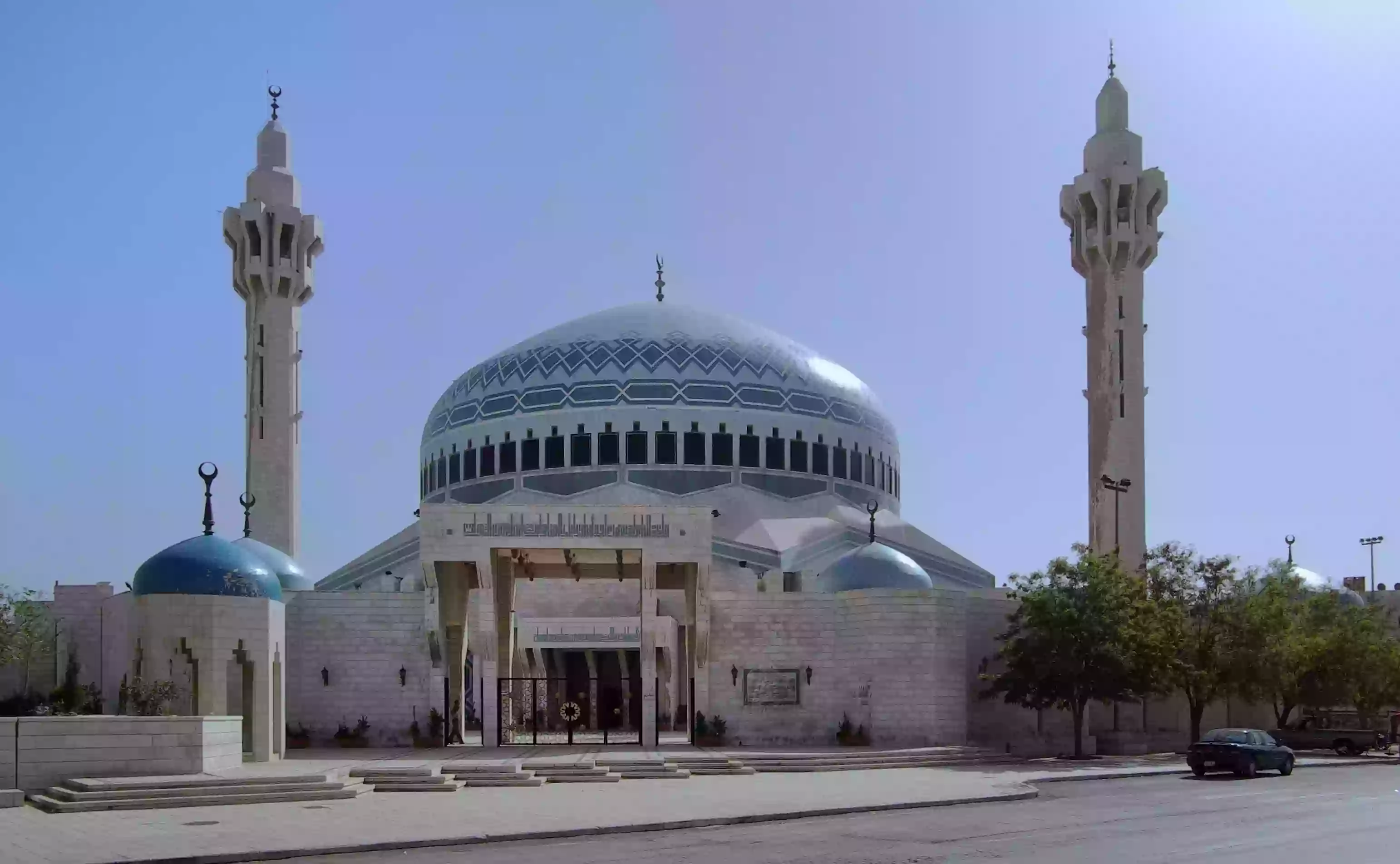 Lugares históricos islámicos en Jordania con paisajes turísticos culturales.