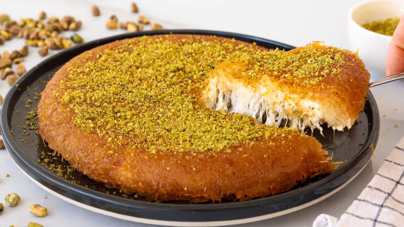 Traditional Jordanian sweets and desserts for culinary travel