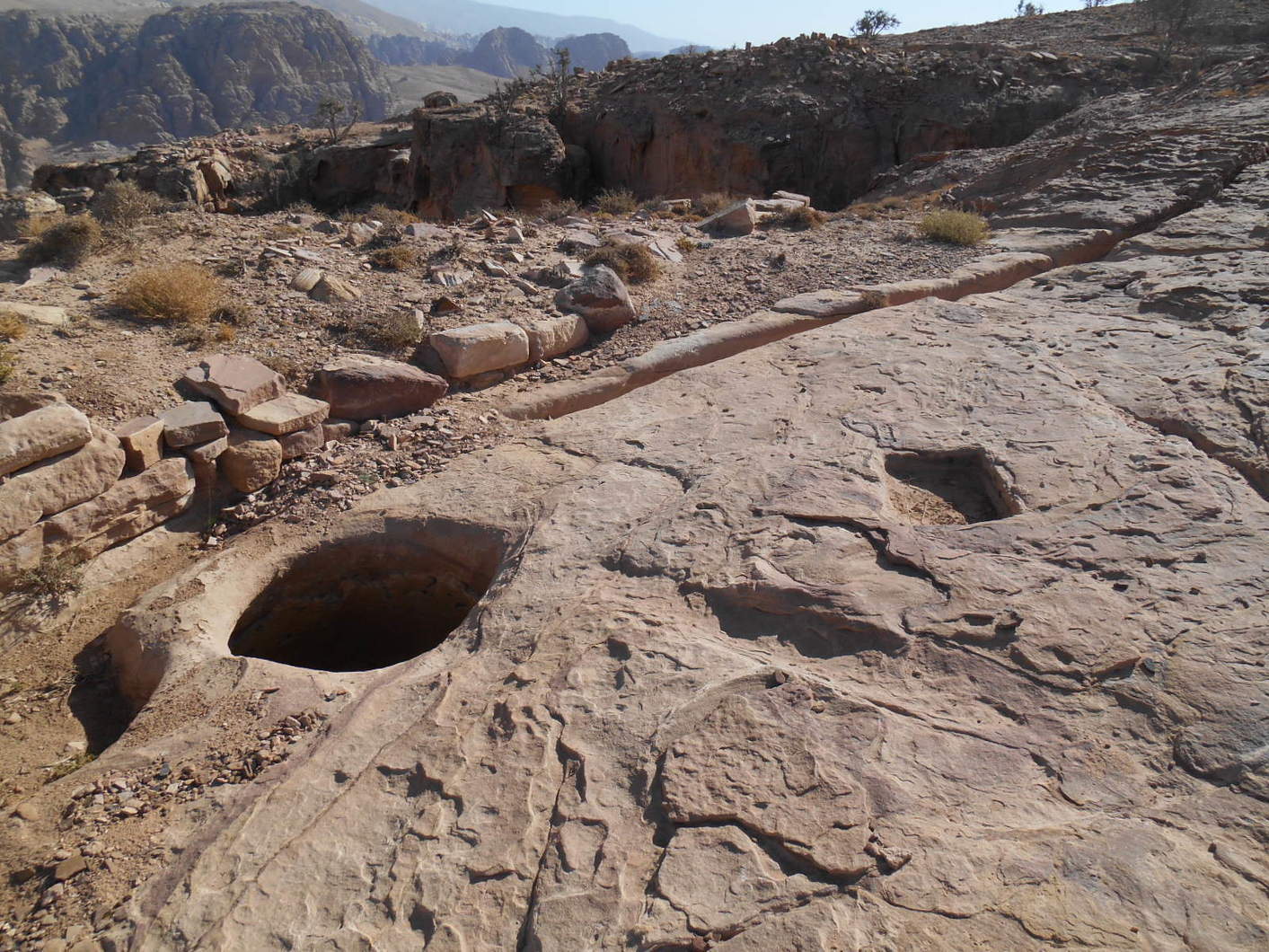 Ruta de senderismo de Jabel Umm Al Biyara en Petra (PT-JHT-007)
