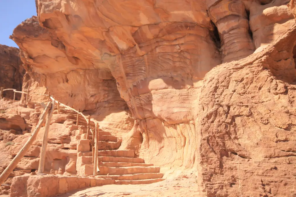 Ruta de senderismo de Jabel Umm Al Biyara en Petra (PT-JHT-007)