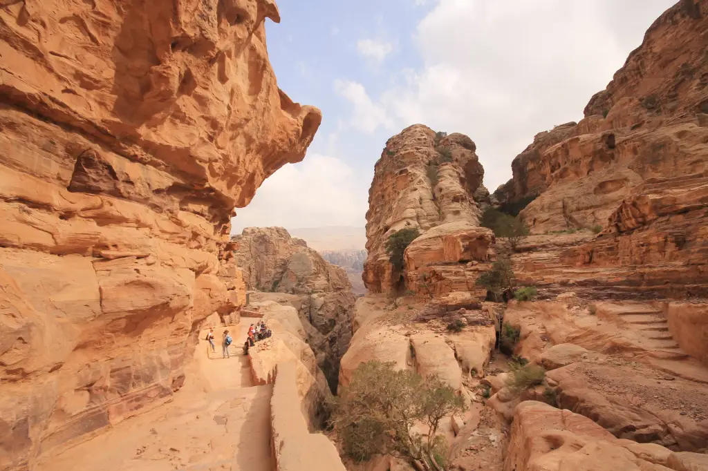 Ruta de senderismo de Jabel Umm Al Biyara en Petra (PT-JHT-007)