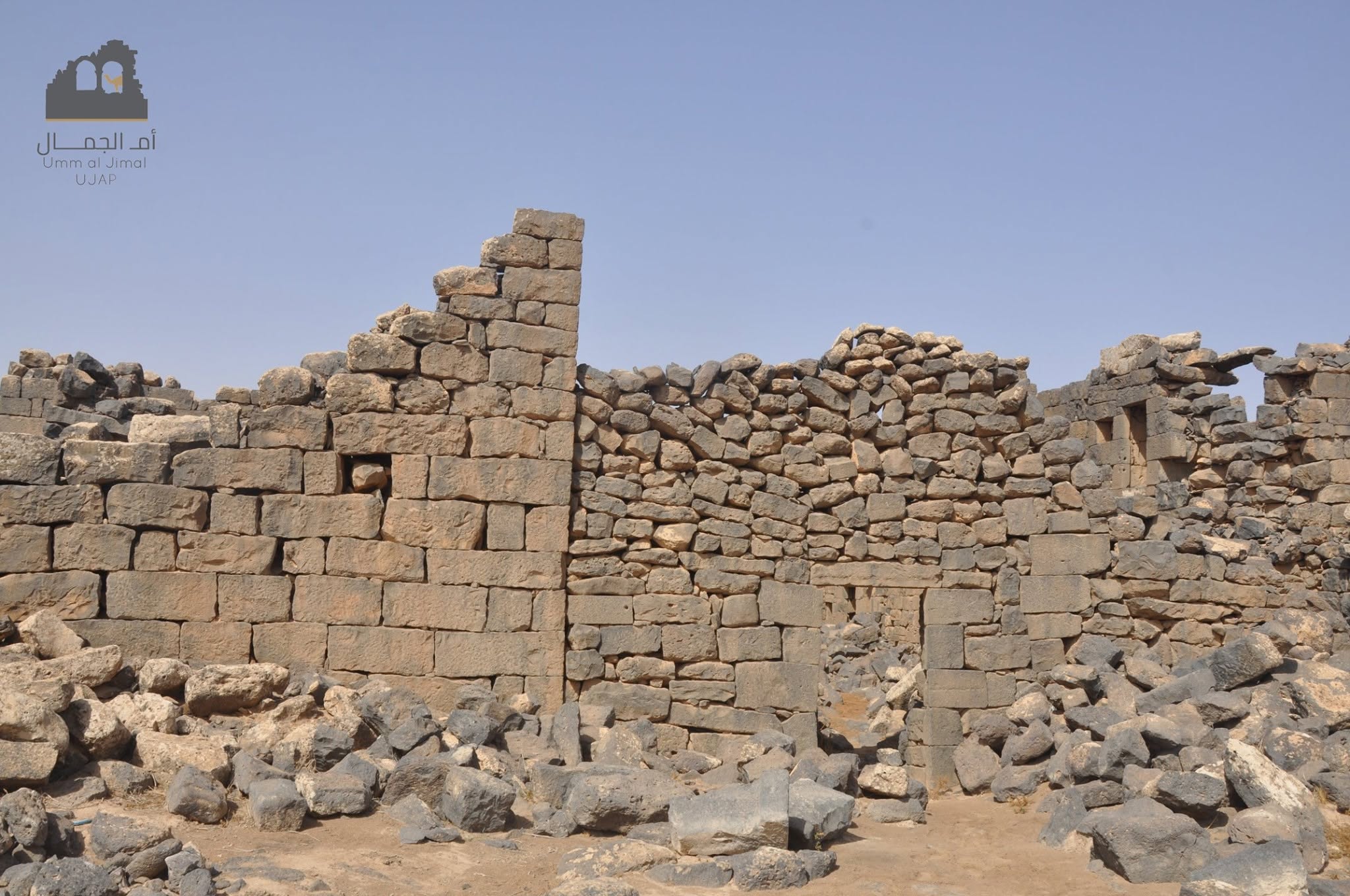 Casas históricas y restos arqueológicos en Umm Al Jimal, Jordania.