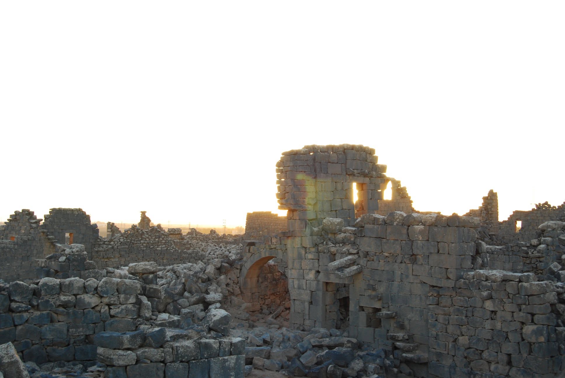 Ruinas de basalto negro y arquitectura de piedra antigua de Umm Al Jimal en Jordania