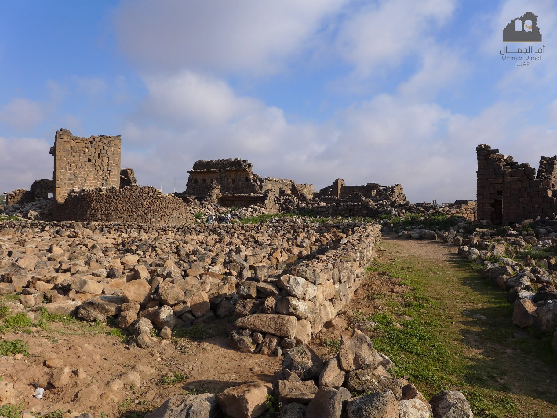 Ruinas de basalto negro y arquitectura de piedra antigua de Umm Al Jimal en Jordania