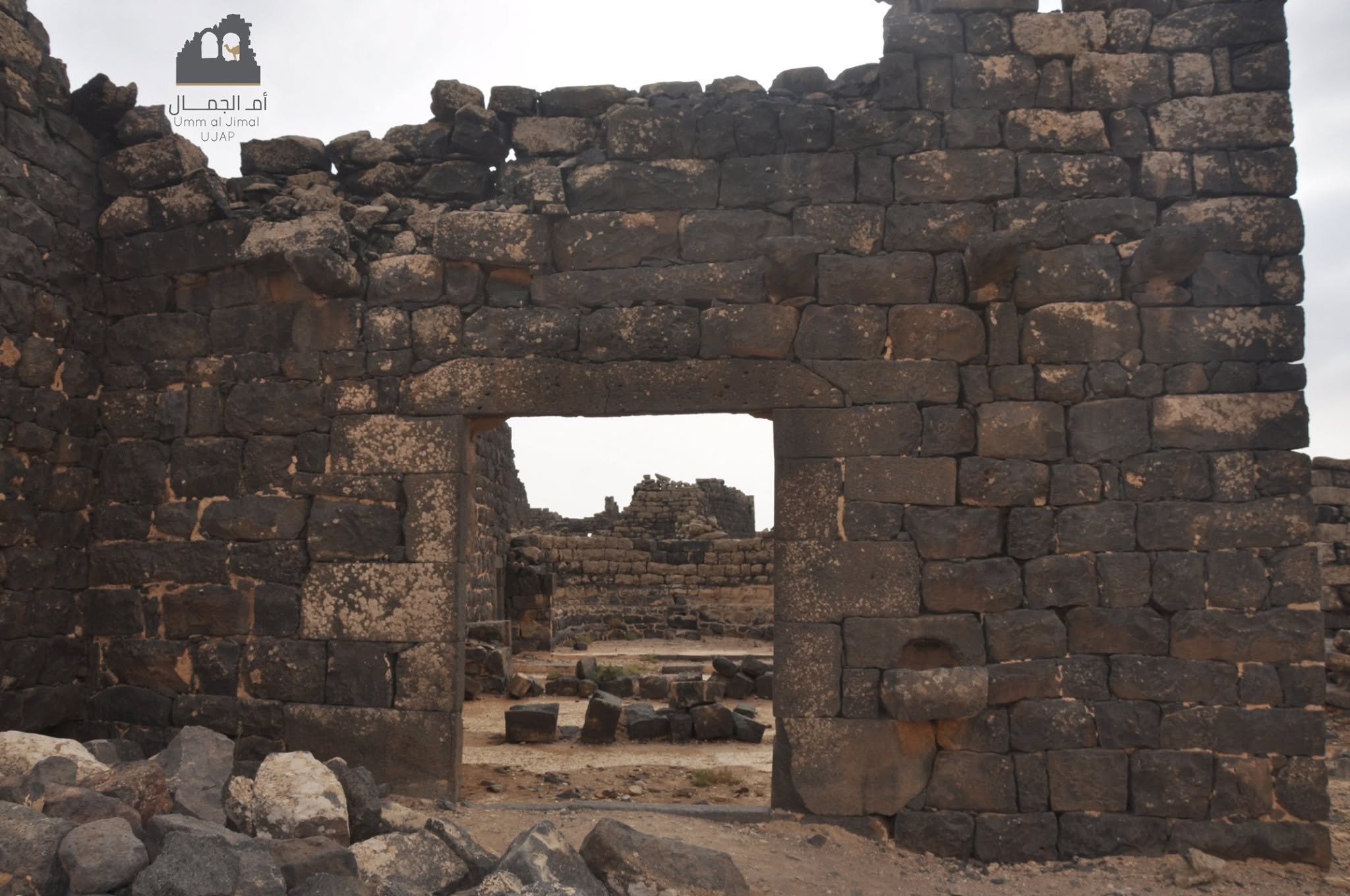 Casas históricas y restos arqueológicos en Umm Al Jimal, Jordania.