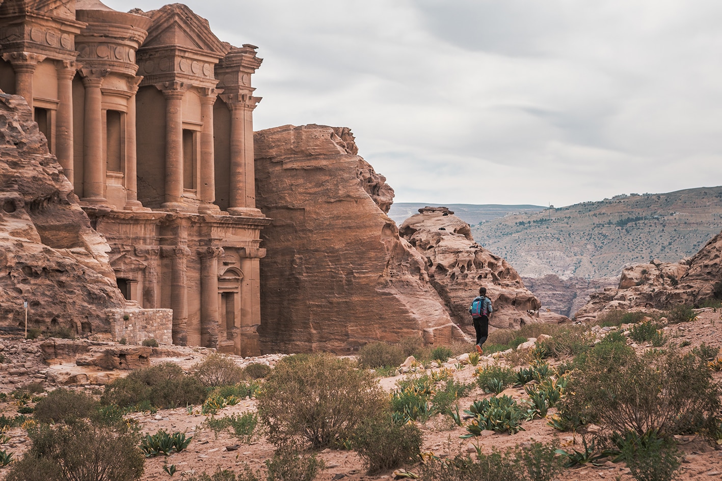 Experiencia de viaje de aventura al aire libre en Jordania para tours activos.