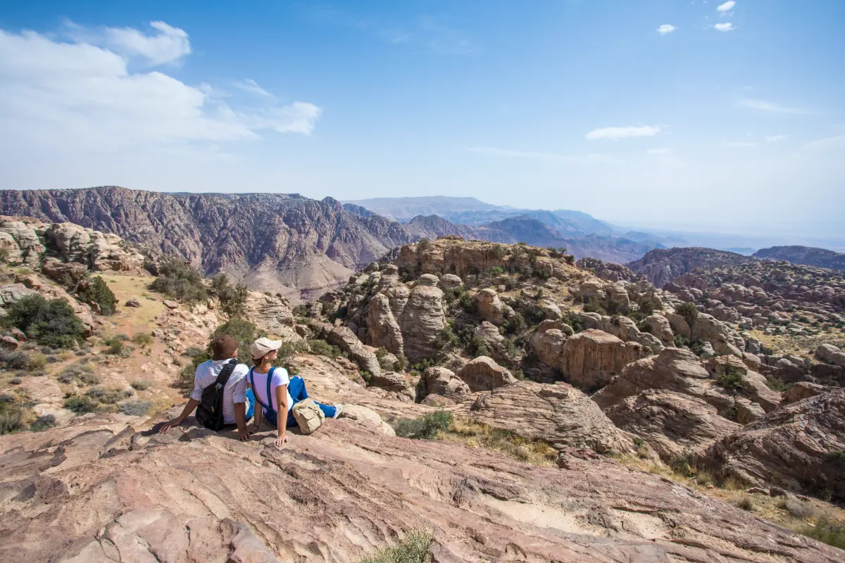 Experiencia de viaje de aventura al aire libre en Jordania para tours activos.