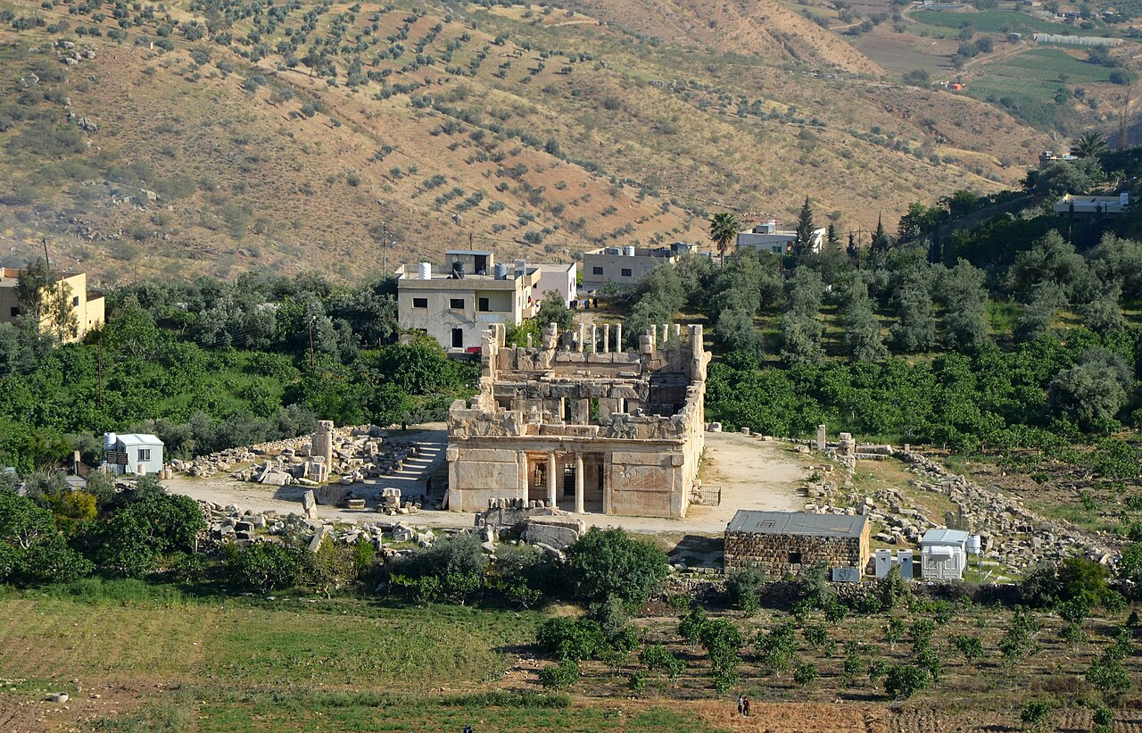 Qasr Al Abd y vistas del valle verde en Irak Al Amir Jordania