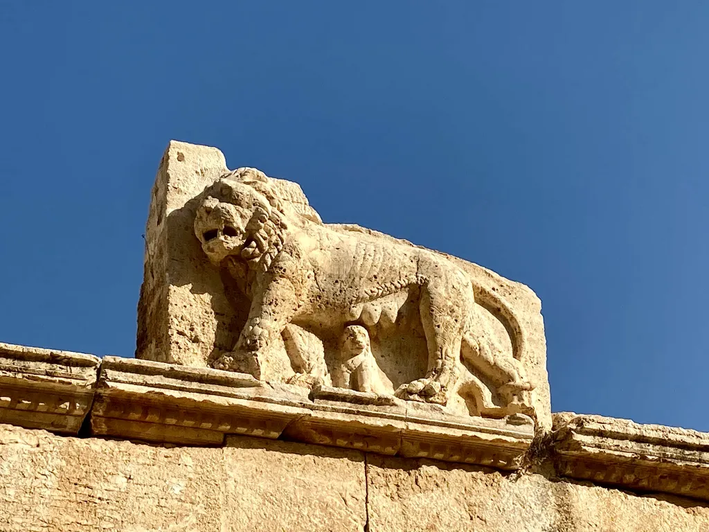 Qasr Al Abd y vistas del valle verde en Irak Al Amir Jordania