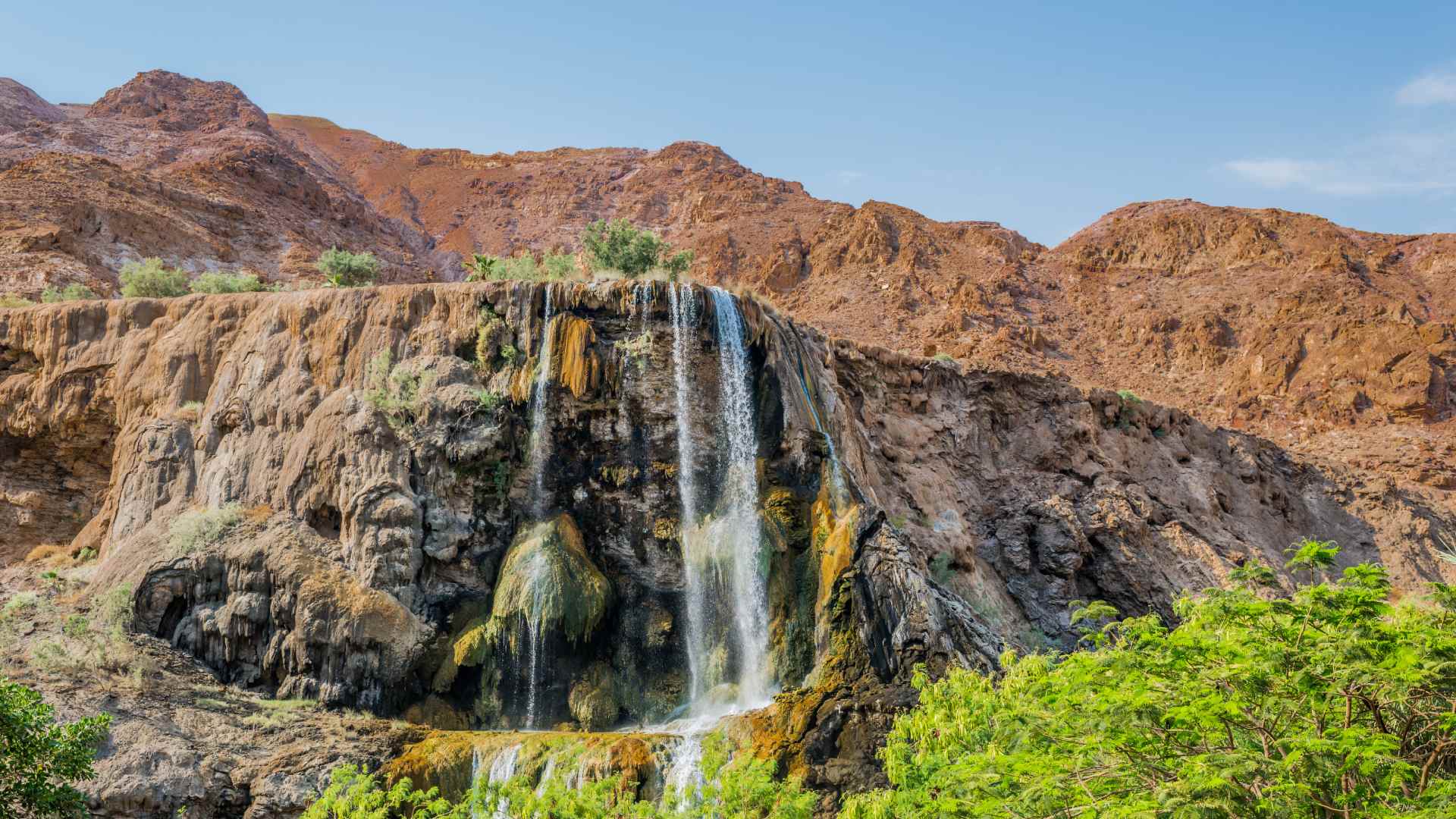 Experiencia relajante en aguas termales en Mai'n Hot Springs, Jordania.
