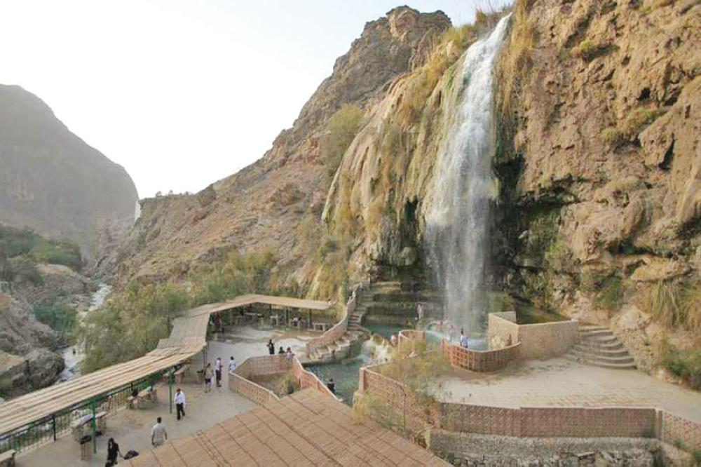 Cascadas de aguas termales minerales en Ma'in Hot Springs, cerca del Mar Muerto.
