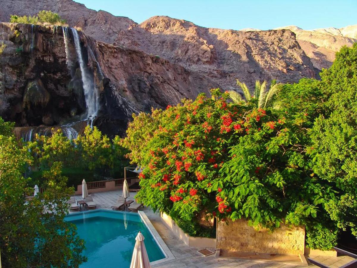 Fotografía de un balneario y centro de bienestar en Jordania, tomada en las aguas termales de Mai'n.