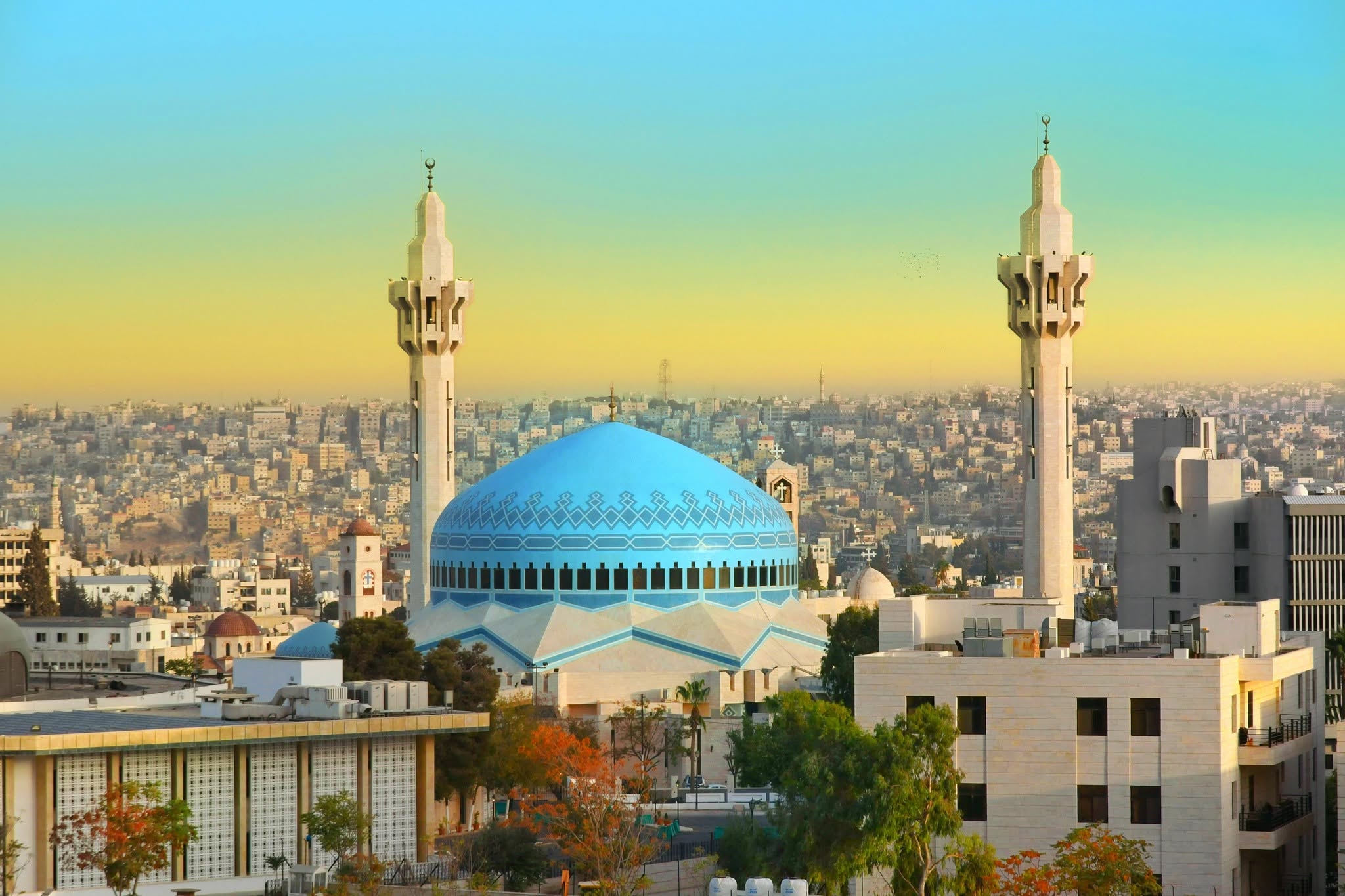 Fotografías variadas de viajes a Jordania que muestran paisajes, cultura, recorridos turísticos y escenas locales 12