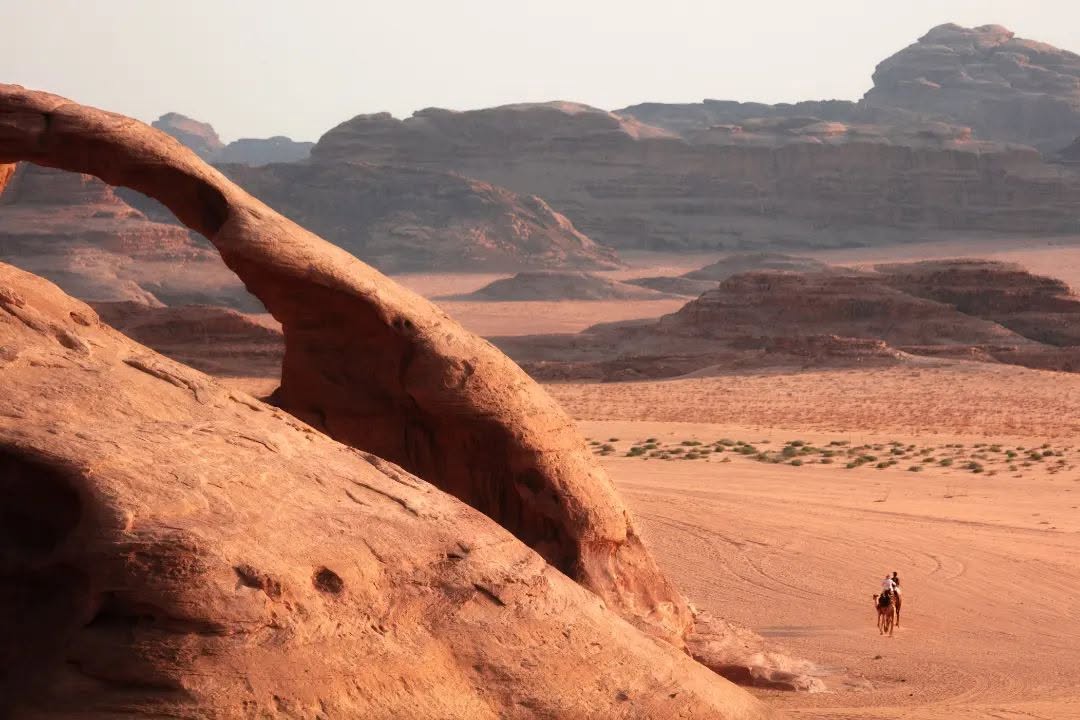 Fotografía variada de viajes a Jordania con paisajes, cultura, recorridos turísticos y escenas locales 14