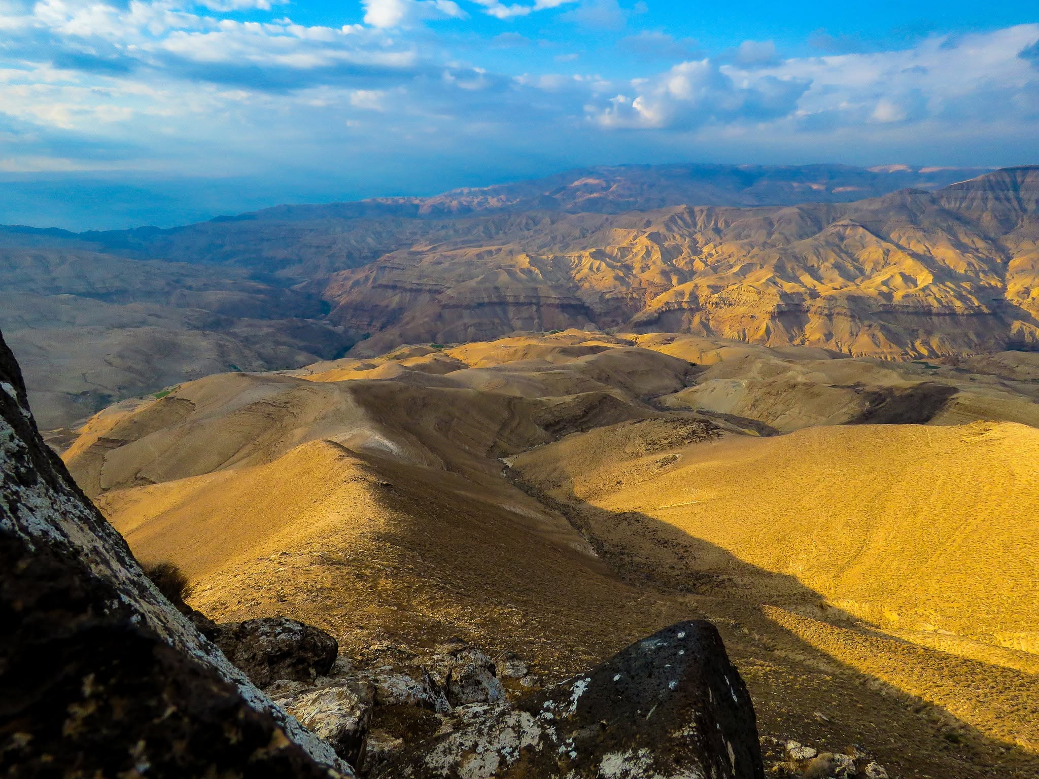 Fotografías variadas de viajes a Jordania que muestran paisajes, cultura, recorridos turísticos y escenas locales 15